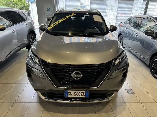 Nissan X-Trail view 2