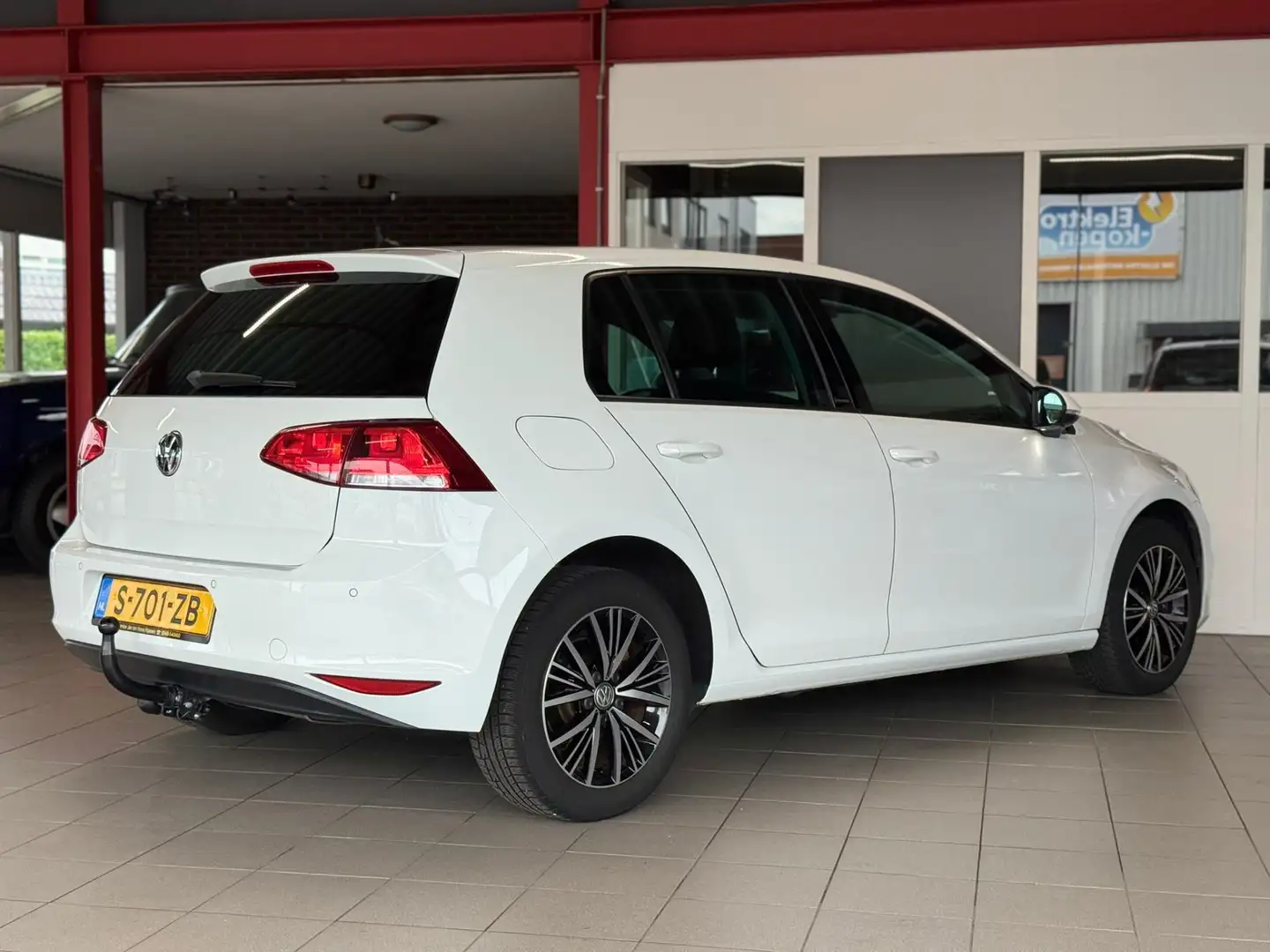 Volkswagen Golf 1.2 TSI Highline Allstar*120PK*Trekhaak*Cruise Con Wit - 2