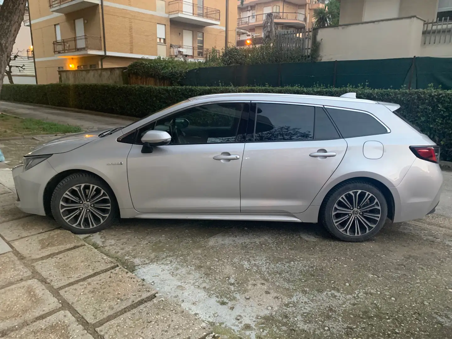 Toyota Corolla Touring Sports 2.0h Lounge cvt - 1