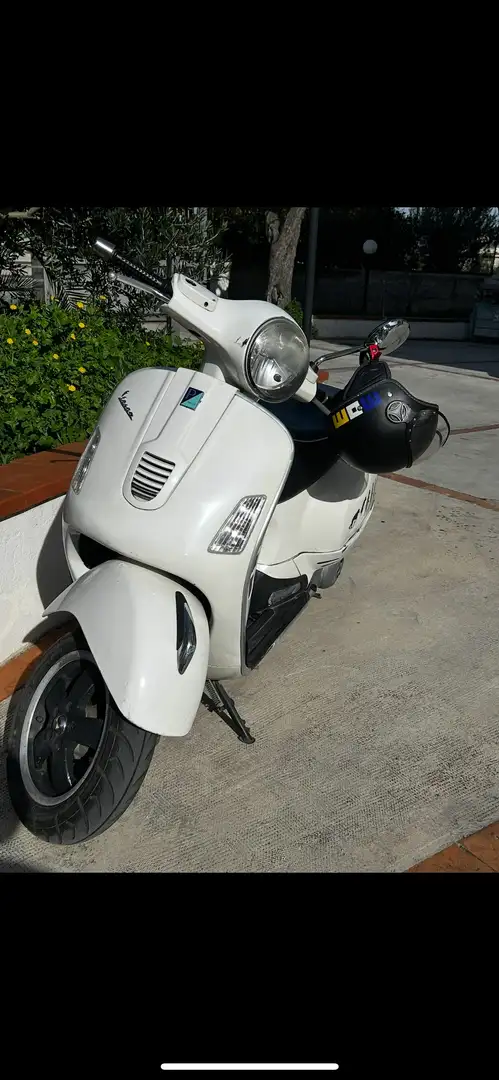 Piaggio GTS 300 super Biały - 1