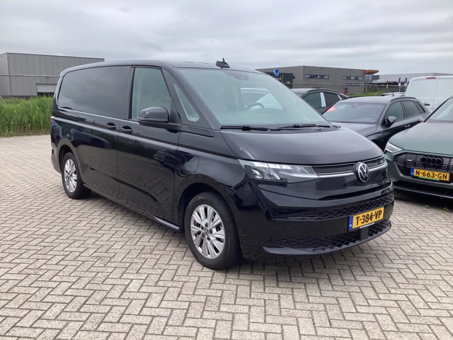 Volkswagen T7 Multivan 1.4 eHybrid L2H1 Life | Trekhaak | 7 Persoons | Zwart - 2