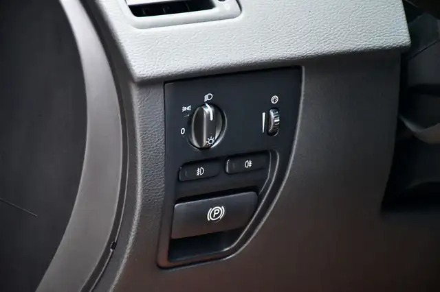 Volvo XC90 view 9