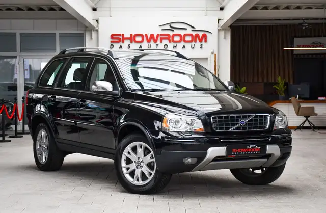 Volvo XC90 view 3