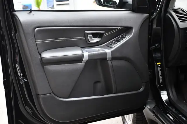 Volvo XC90 view 7