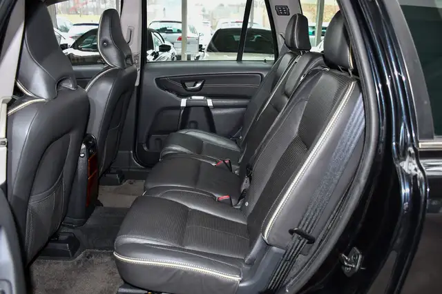 Volvo XC90 view 13