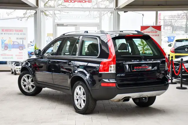 Volvo XC90 view 4