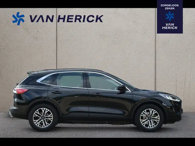Ford Kuga view 3