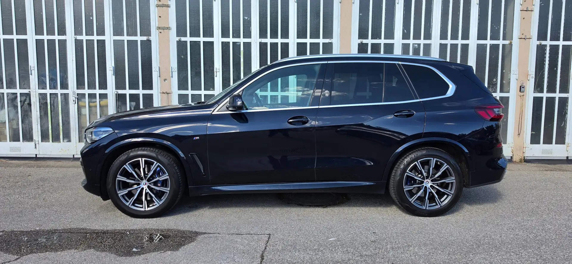 BMW X5 xDrive 30d 48V Aut. M Sport *PANO*HUD*LED*20zoll*Kamera*Keyless Schwarz - 2