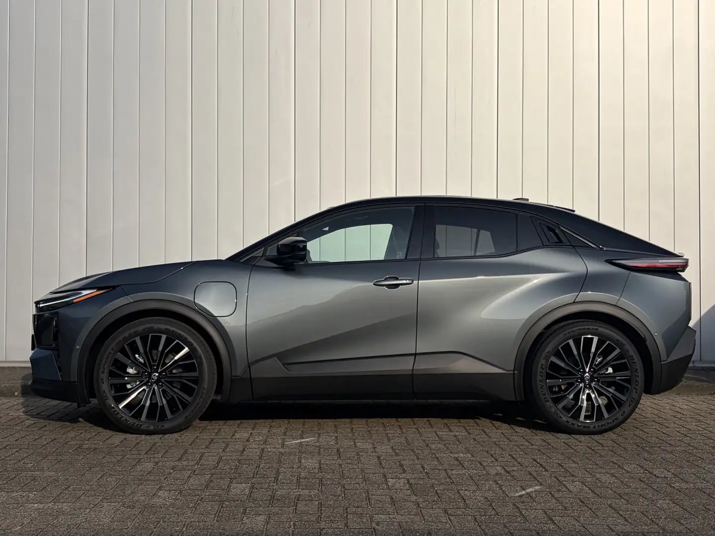 Toyota C-HR+ Executive AWD 77 kWh Nieuw NL Auto Panorama Bi-Ton - 2