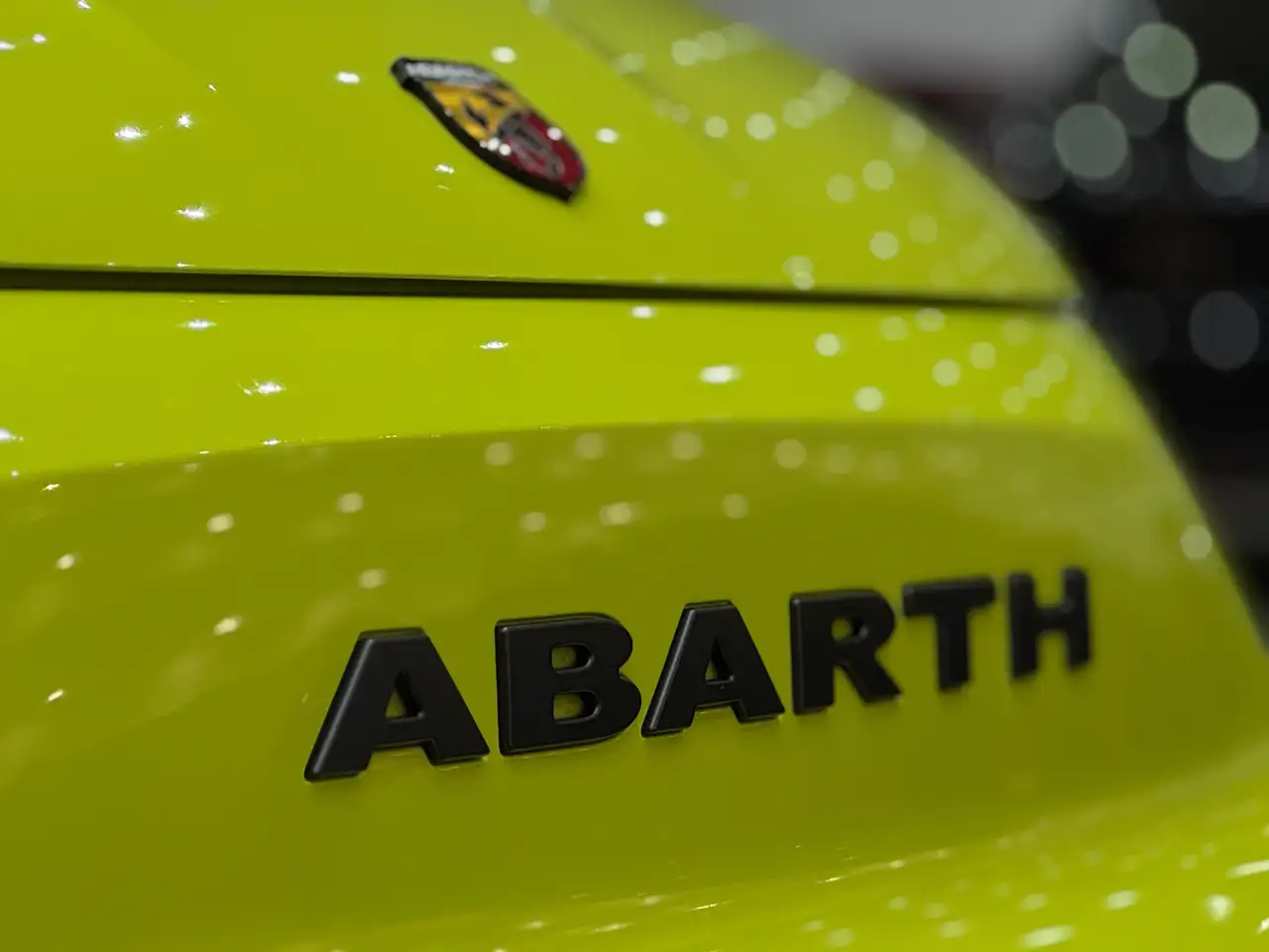 Abarth 500e 2023 — фото 11