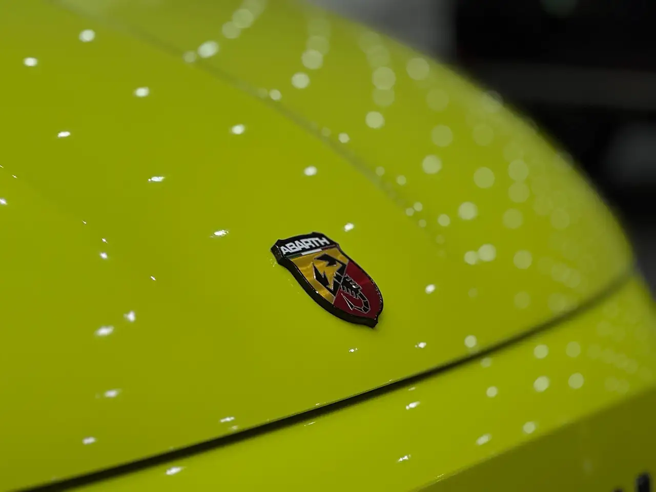 Abarth 500e 2023 — фото 10