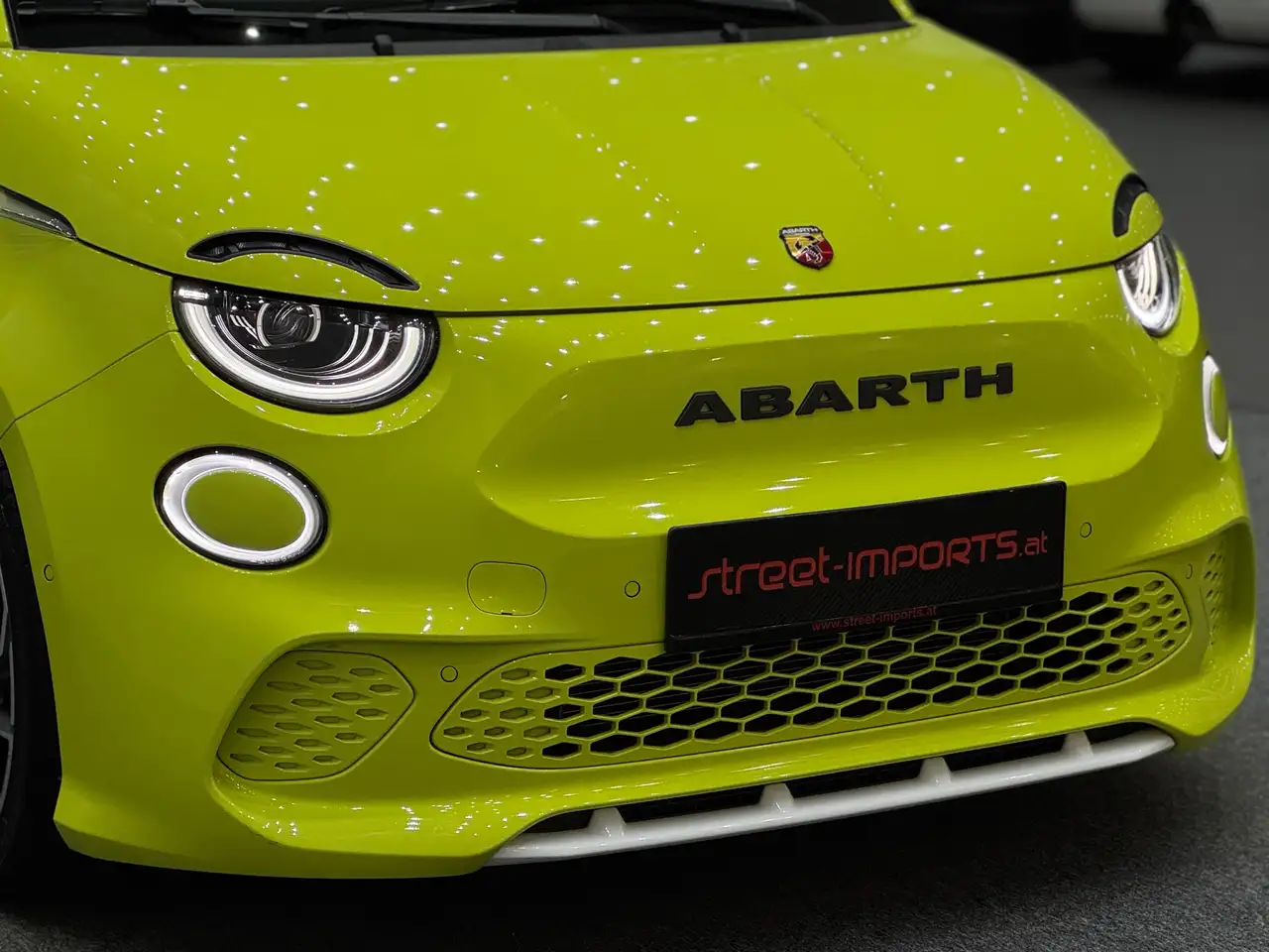Abarth 500e 2023 — фото 9