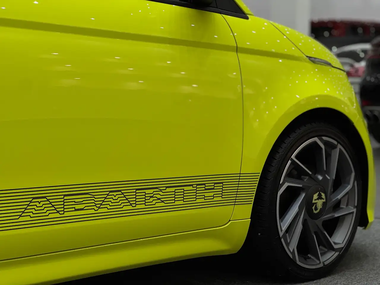 Abarth 500e 2023 — фото 12