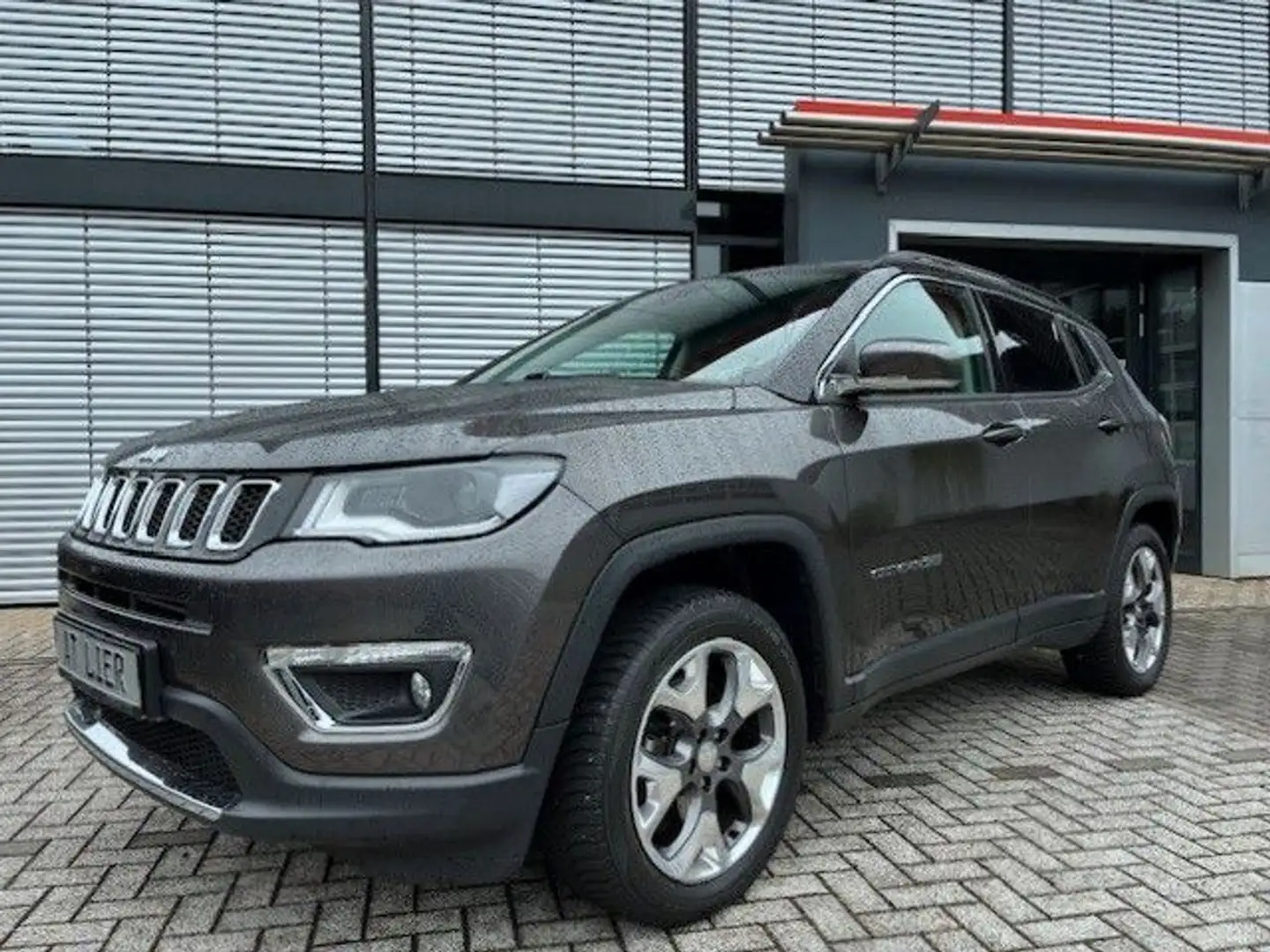 Jeep Compass Limited 1,4 Multiair Automatik 4WD Grau - 1