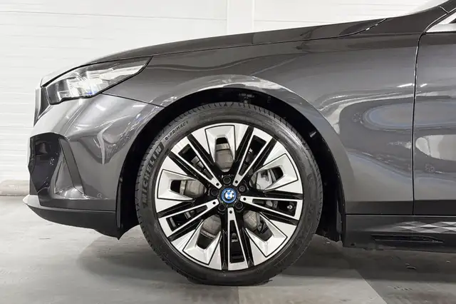 BMW I5 view 4