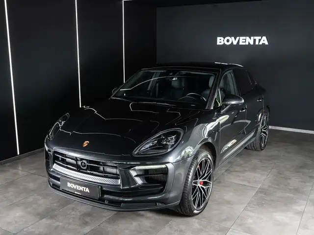 Porsche Macan view 3