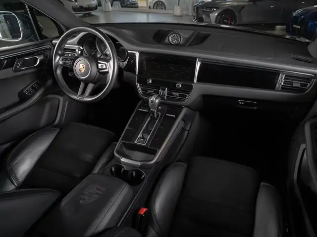 Porsche Macan view 13