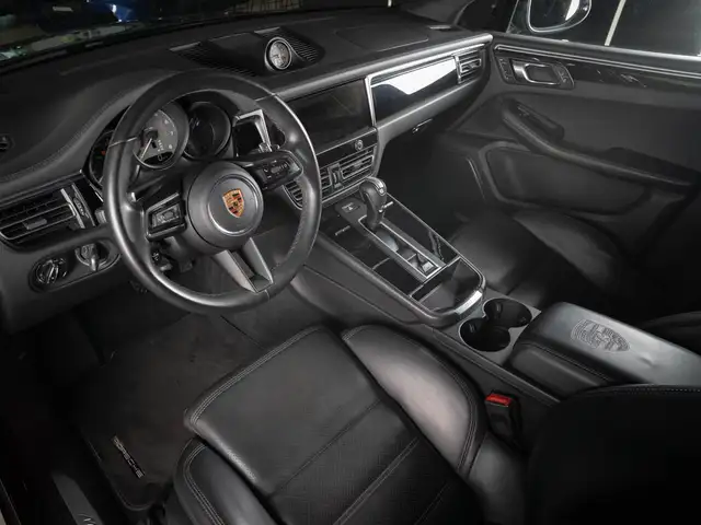 Porsche Macan view 10