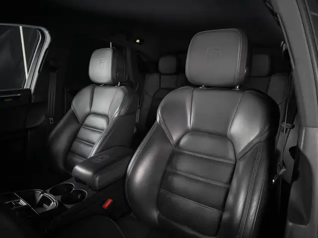 Porsche Macan view 11