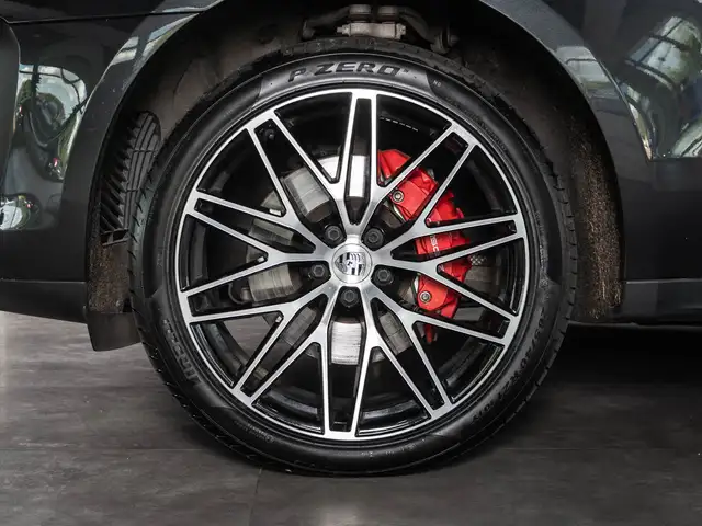 Porsche Macan view 6