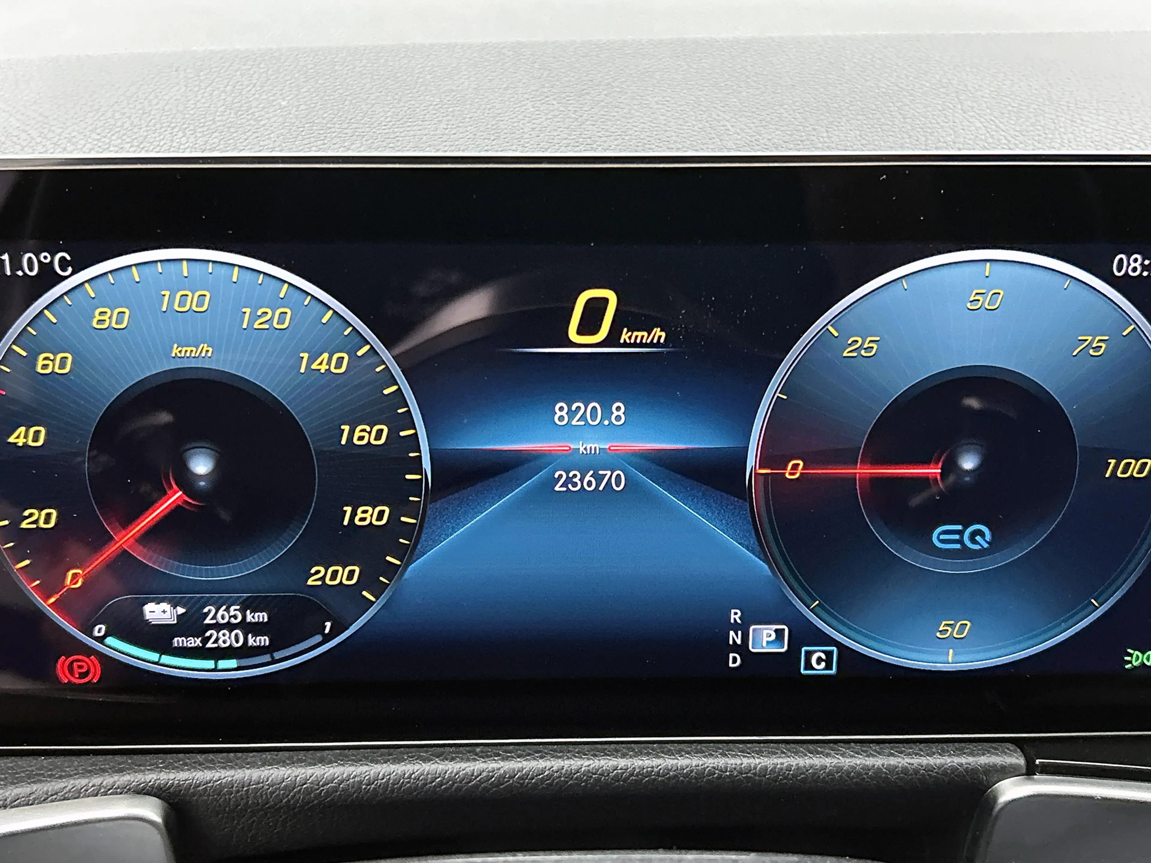 Mercedes-Benz EQB 250 250+ AMG-line 71 kWh Night pakket | Panorama dak | — photo 6