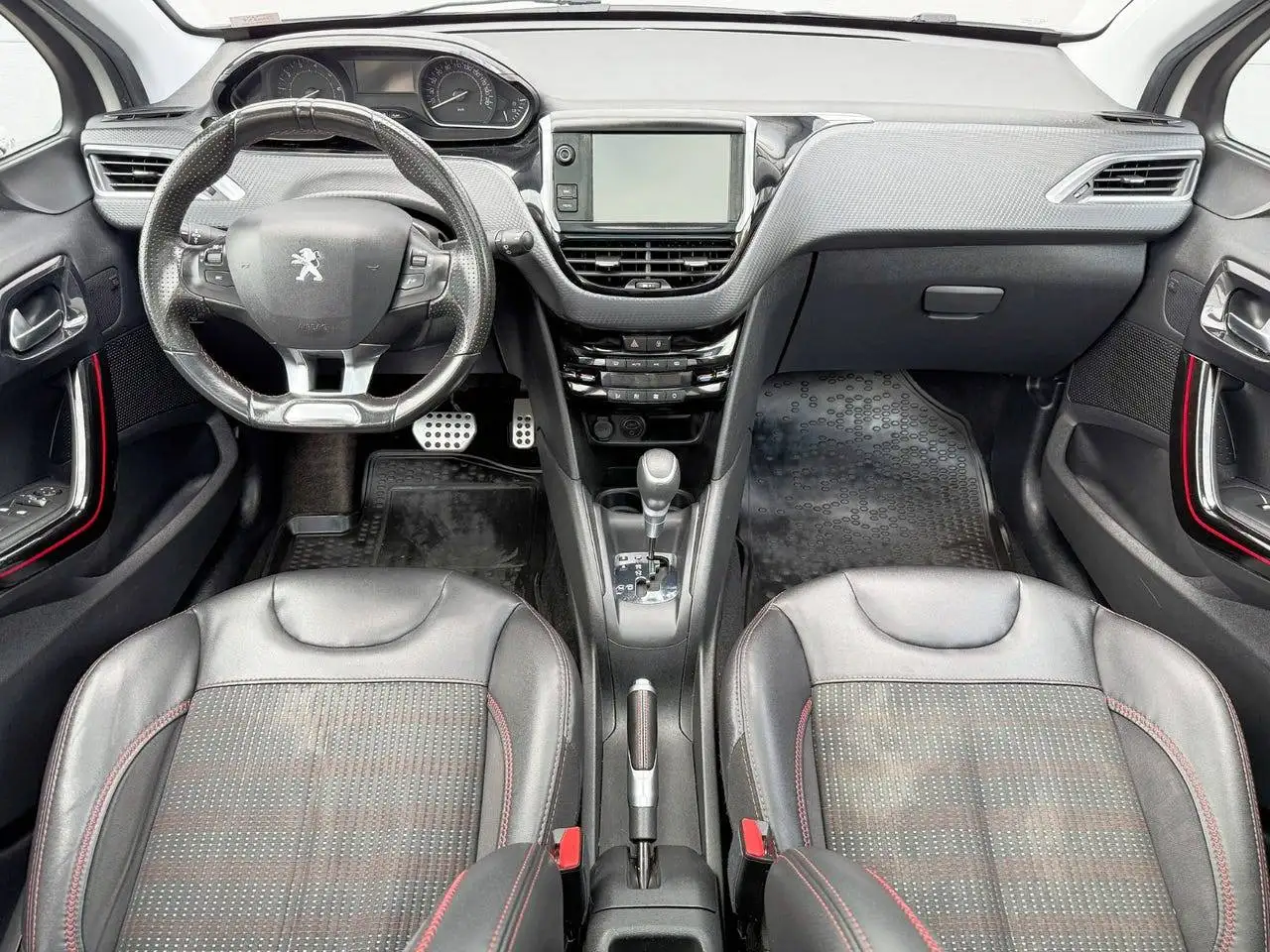 Peugeot 208 208 — photo 4