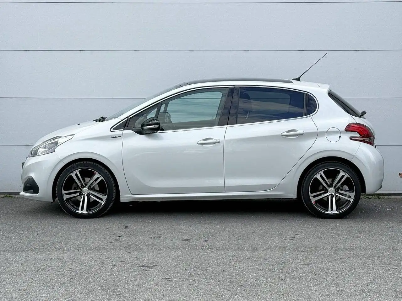 Peugeot 208 208 — photo 6