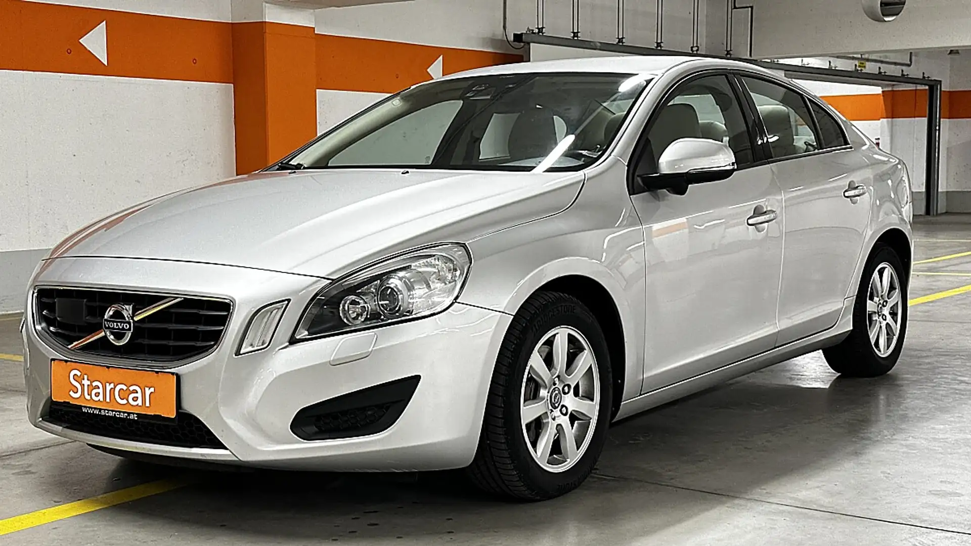 Volvo S60 2,0T Momentum Powershift Grau - 2