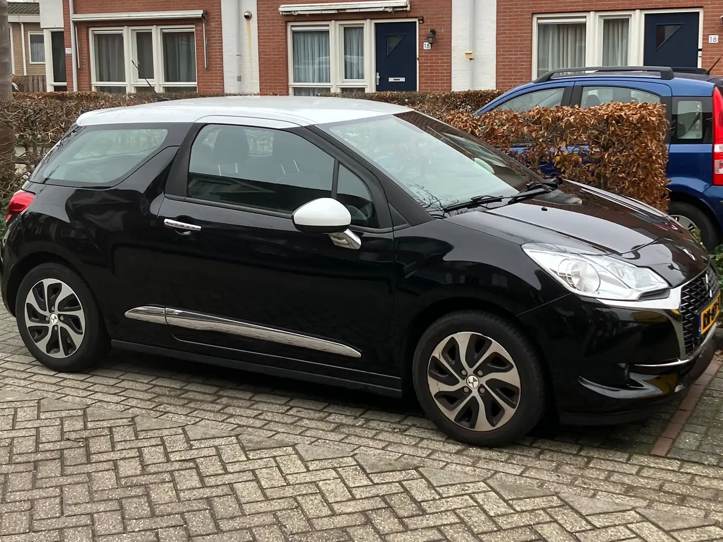 DS Automobiles DS 3 DS 3 1.2 PureTech So Chic Zwart - 1