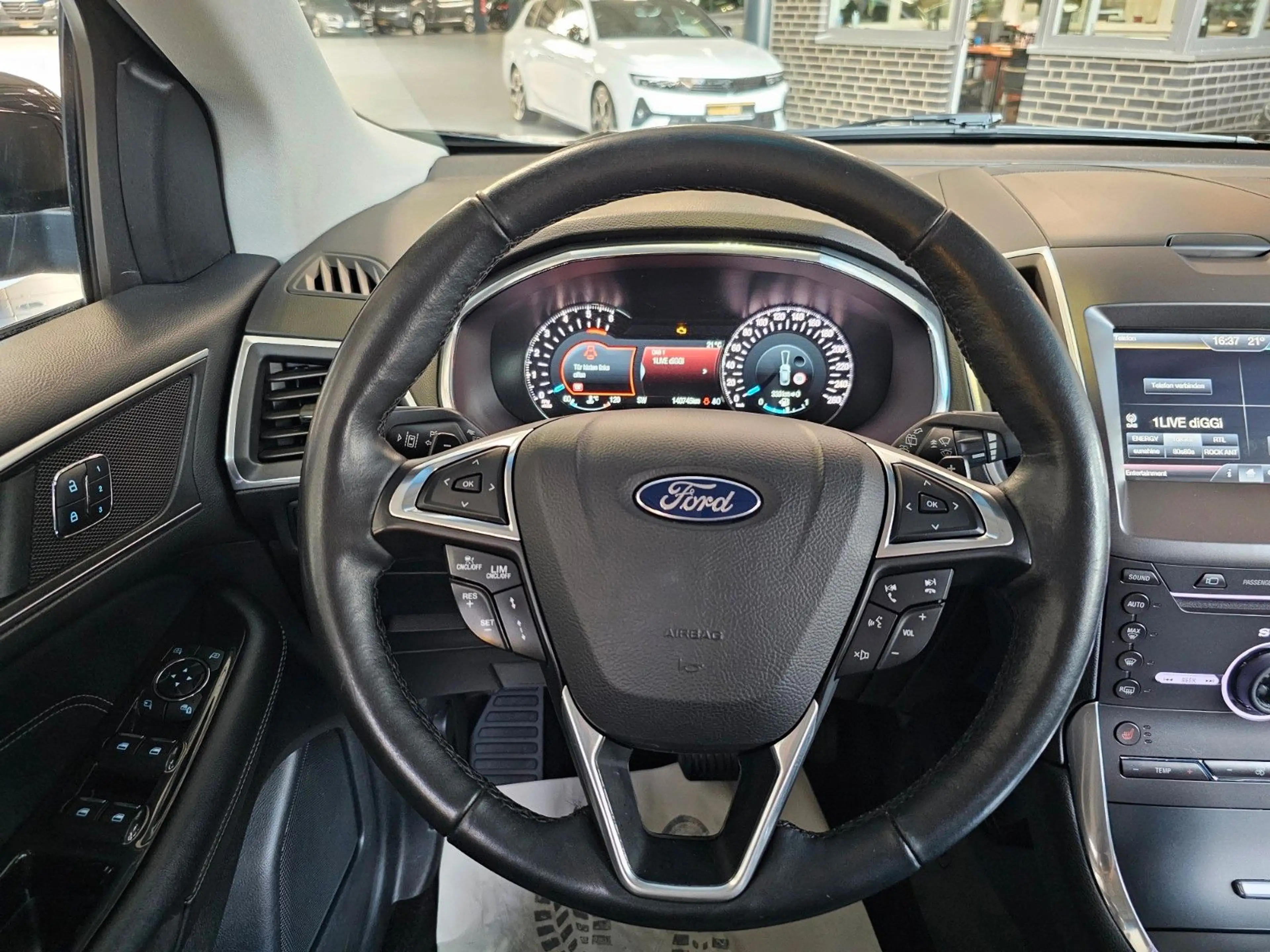 Ford Edge Titanium 4x4 AHK ACC SchiebeDach Navi LED — photo 8