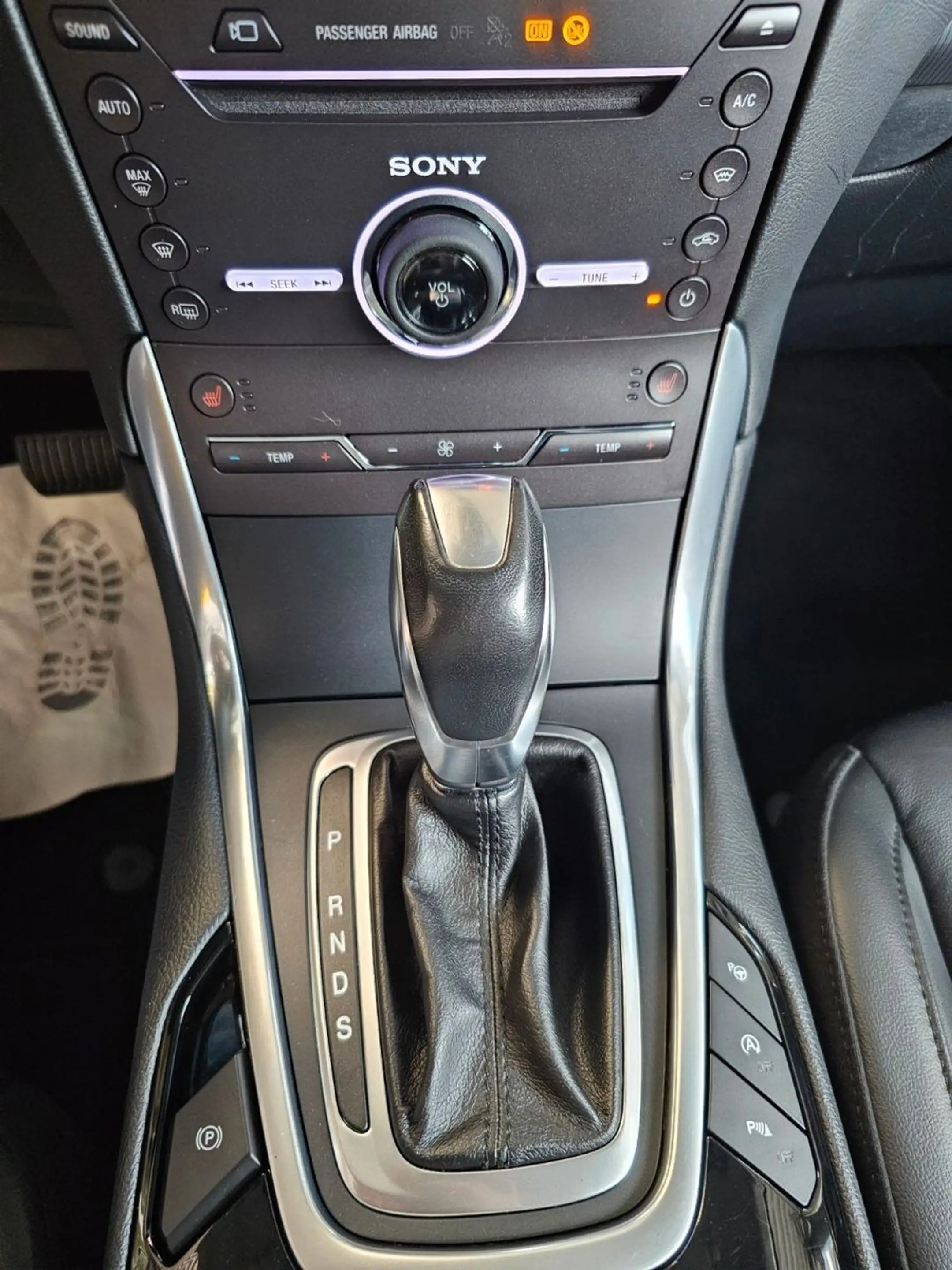 Ford Edge Titanium 4x4 AHK ACC SchiebeDach Navi LED — photo 10