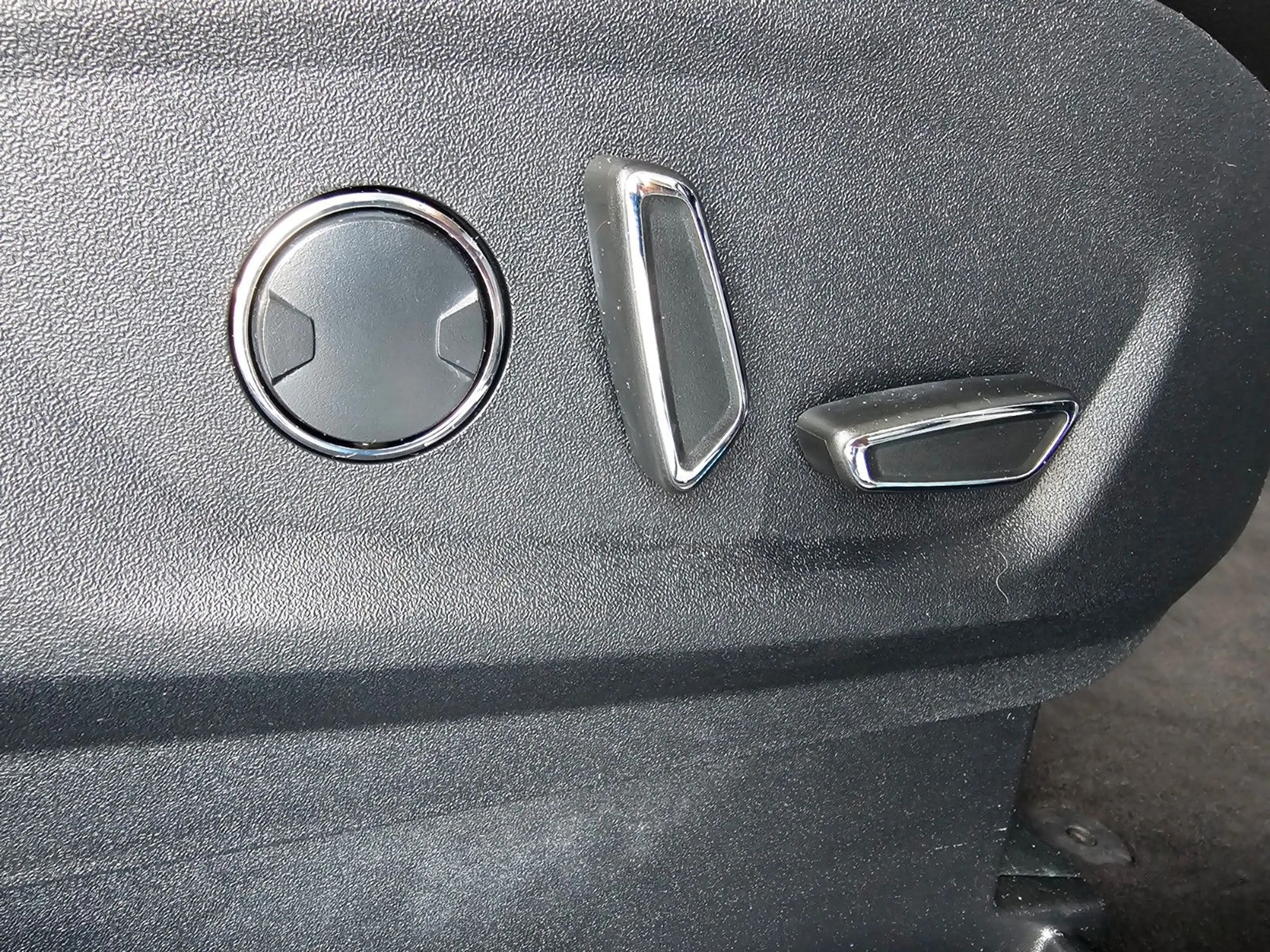 Ford Edge Titanium 4x4 AHK ACC SchiebeDach Navi LED — photo 11