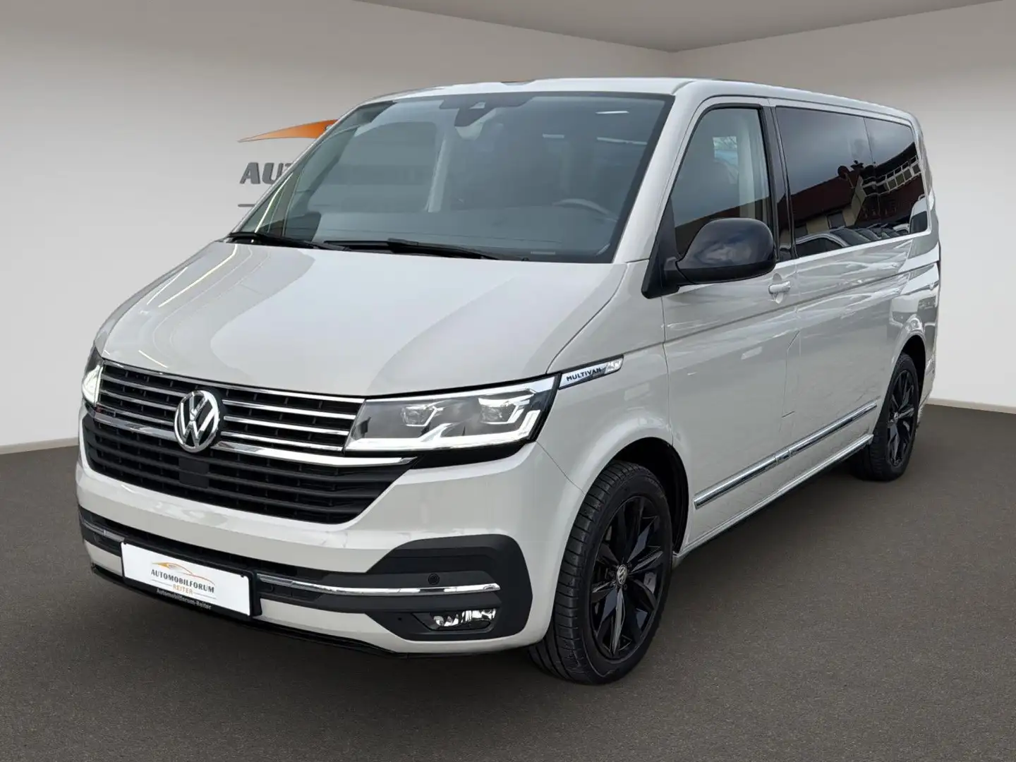 Volkswagen T6 Multivan T6.1 Multivan Generation Six 4 Motion AHK Stand Grau - 1