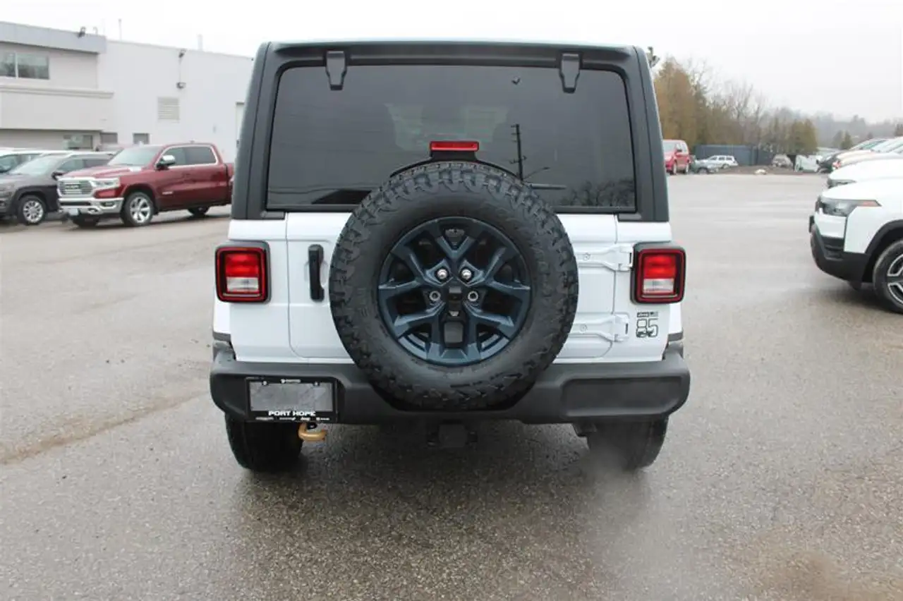 Jeep Wrangler снимка Jeep Wrangler