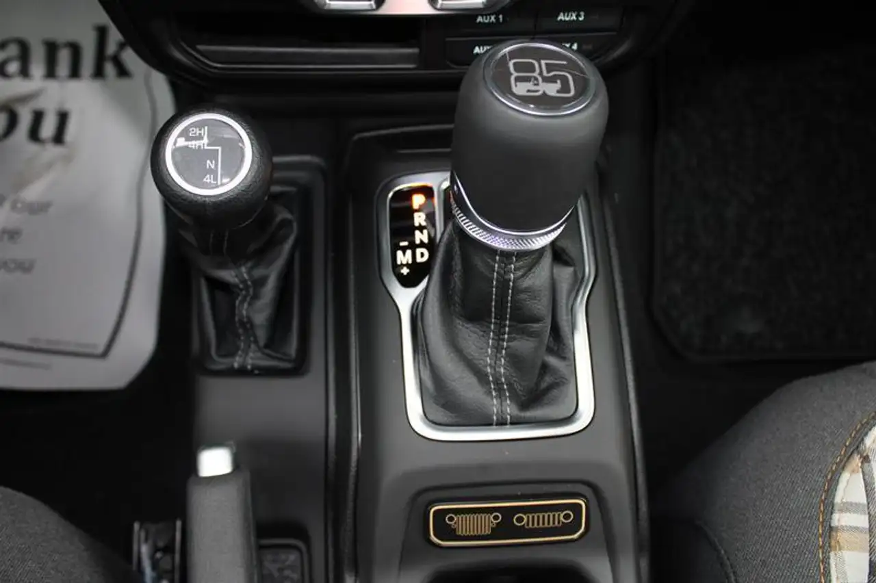 Jeep Wrangler снимка Jeep Wrangler