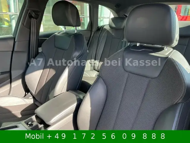 Audi A4 Avant view 3