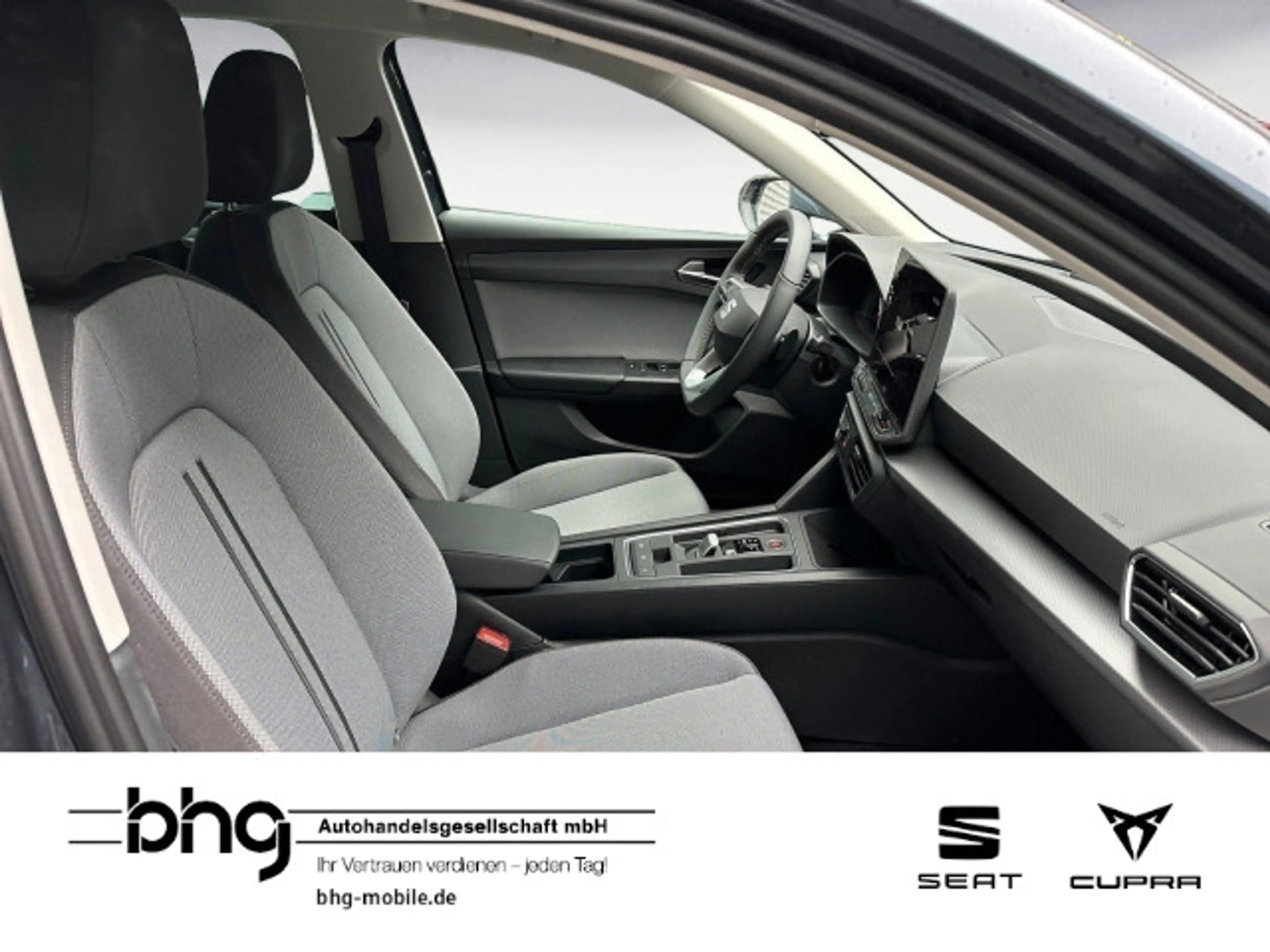 SEAT Leon Sportstourer Road Edition 2.0 TDI 7-Gang-D — photo 8
