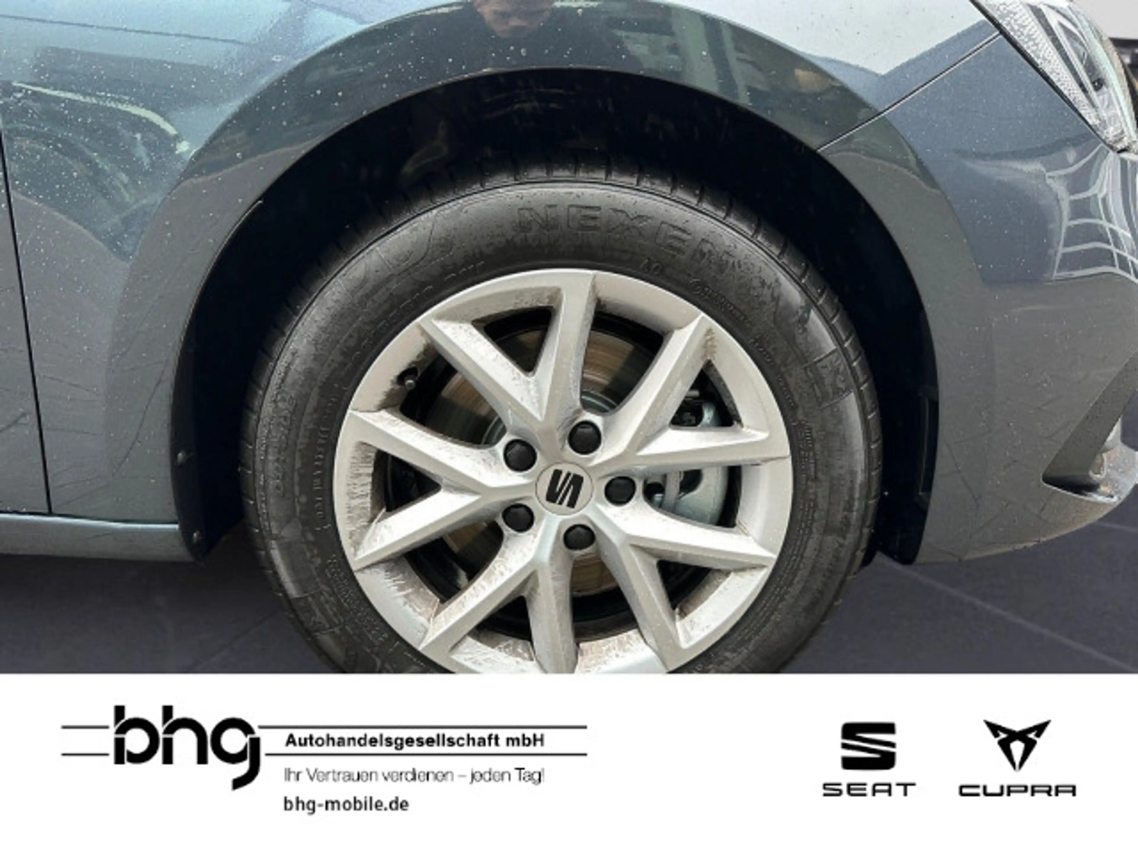SEAT Leon Sportstourer Road Edition 2.0 TDI 7-Gang-D — photo 11