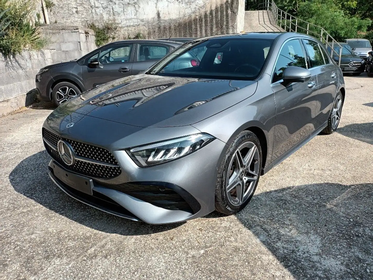 Mercedes-Benz A 180 D AUTOMATIC AMG LINE 116CV CAM360° NAV PACK LUCI Gris - 2