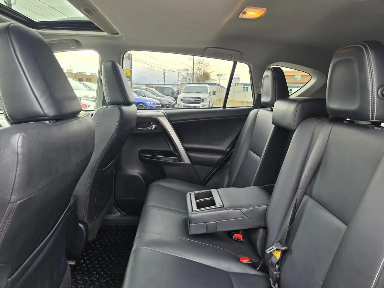 Toyota RAV 4 снимка Toyota RAV 4