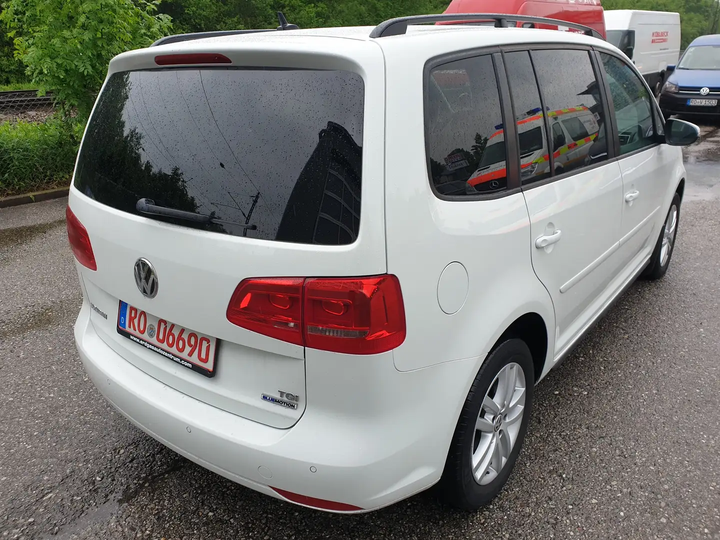 Volkswagen Touran 1,4 TGI EcoFuel Klima PDC Tempomat Weiß - 2