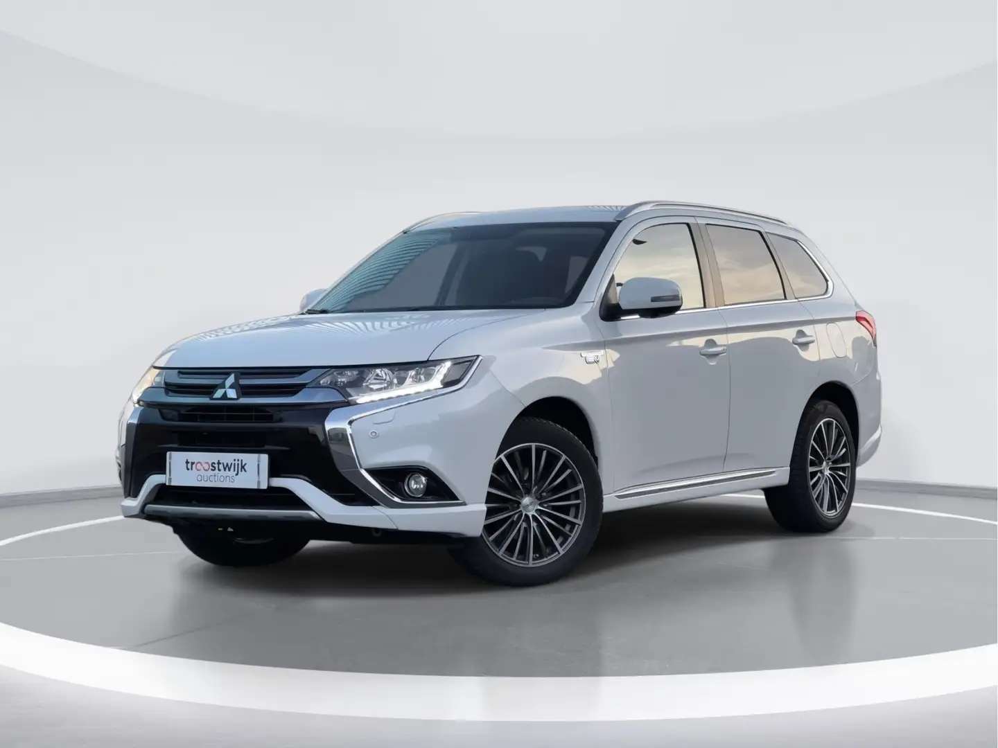 Mitsubishi Outlander 2.0 PHEV instyle |NAVI|CAMERA|LEDER|STOELVERW| 324 Wit - 1