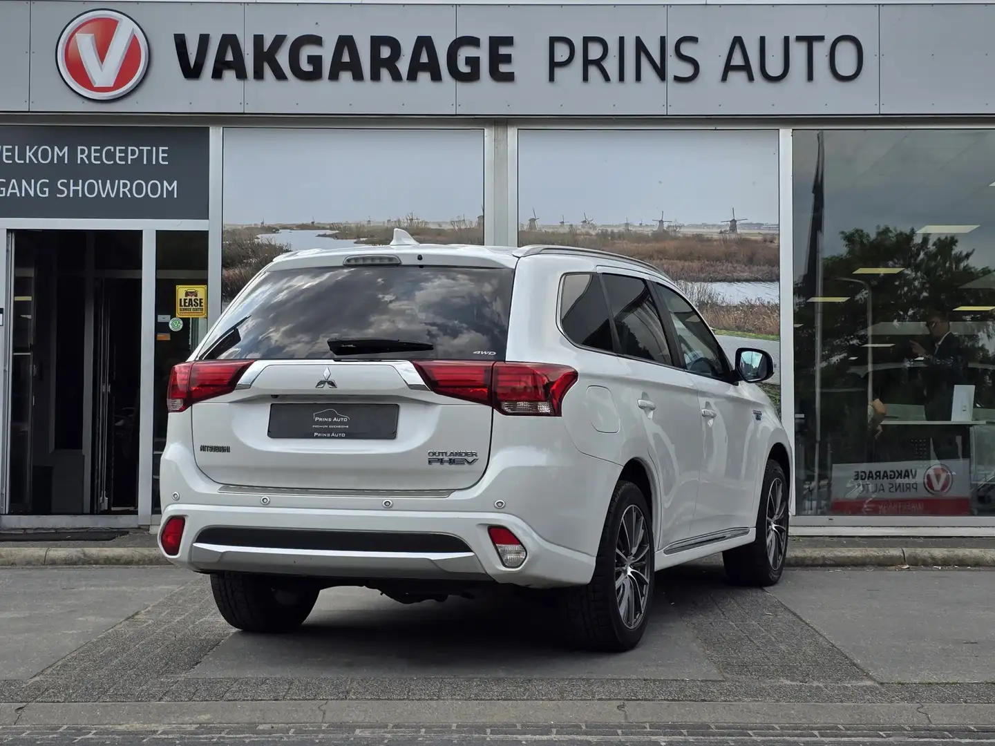 Mitsubishi Outlander 2.0 PHEV instyle |NAVI|CAMERA|LEDER|STOELVERW| 324 Alb - 2