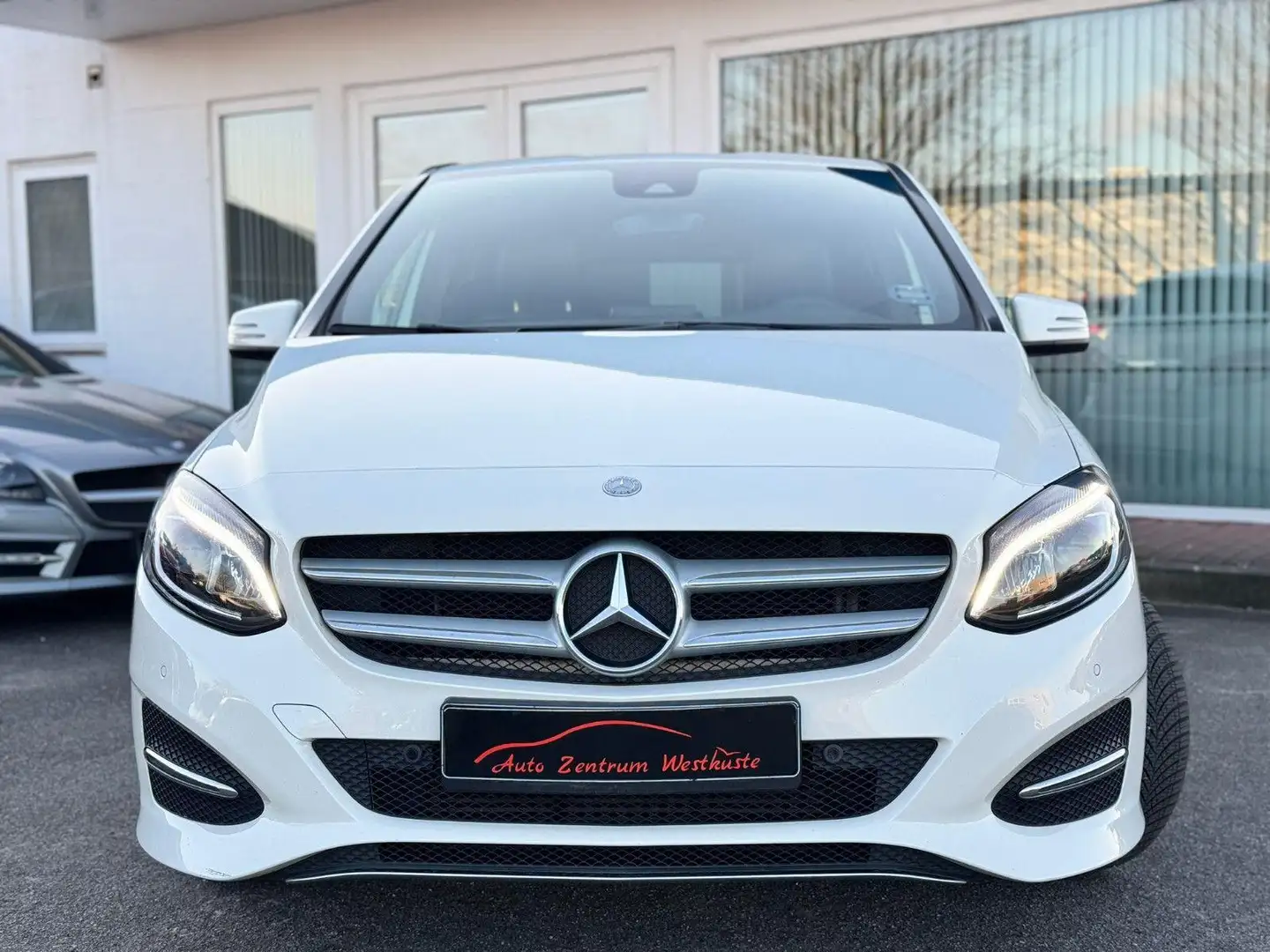 Mercedes-Benz B 200 d Urban Navi Tempomat PDC SHZ Weiß - 2