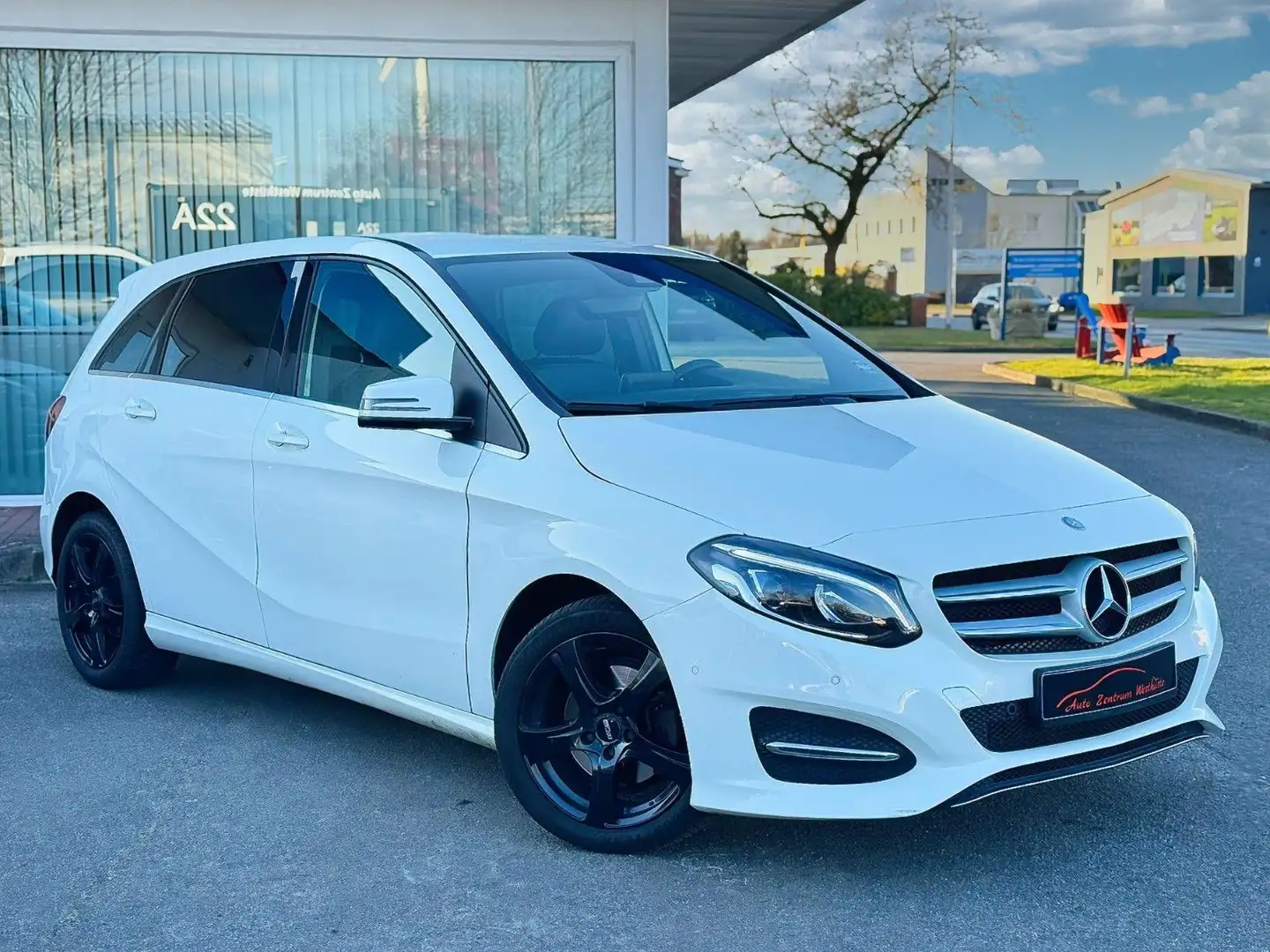 Mercedes-Benz B 200 d Urban Navi Tempomat PDC SHZ Weiß - 1