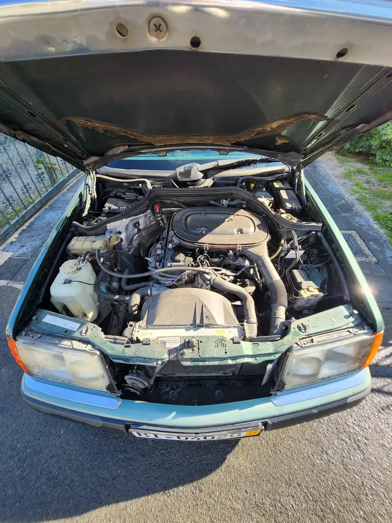 Mercedes-Benz 200 E Aut. - 1