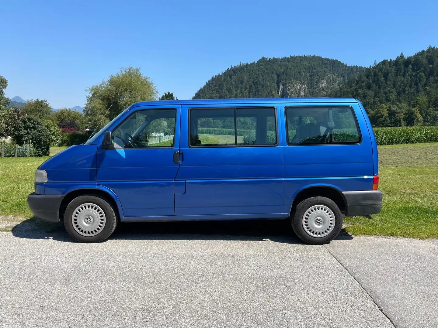Volkswagen T4 Caravelle Caravelle 3-3-3 2,5 TDI Blau - 1