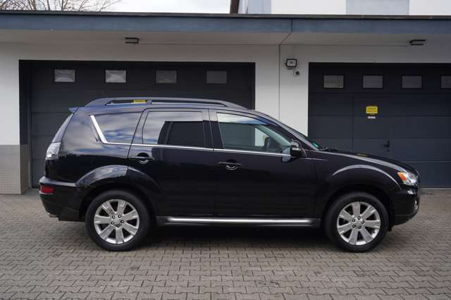 Mitsubishi Outlander 2.0 MIVEC Motion KLIMA+tLEDER+AHK+ALU+KAMERA+XENON