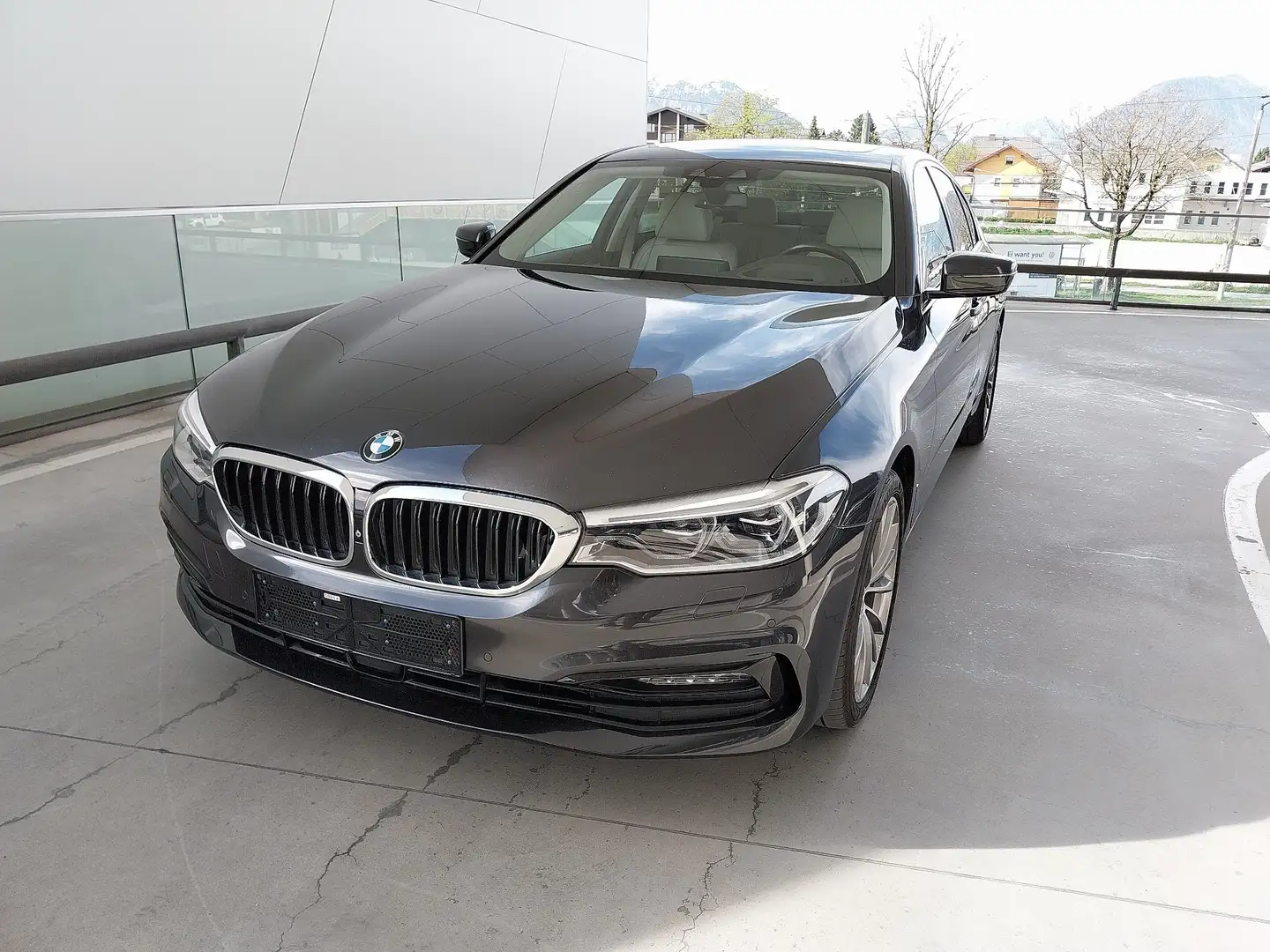 BMW 520 520d xDrive Aut. Grau - 1