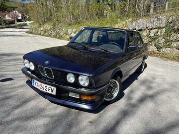 520i (E28)